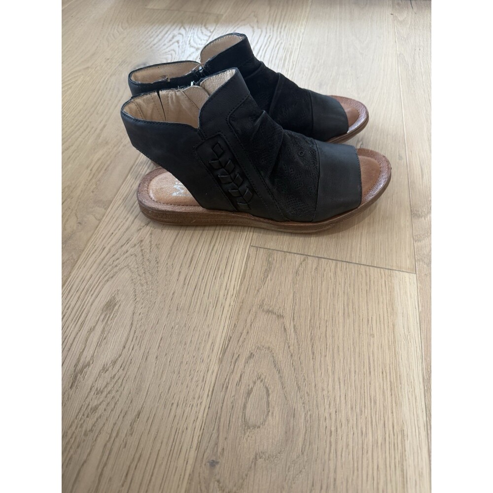 $175 Miz Mooz Flaire Womens Black Leather Zipper Strap Sandals Shoes Flats 8 39 - Picture 3 of 8